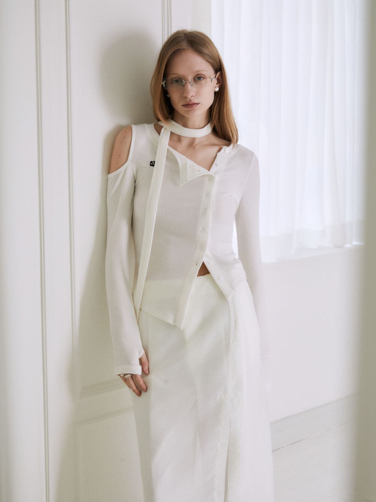 뮤제(MUSEE) VIENNE Unbalanced Cut-Out Detail Knitted Cardigan_Ivory