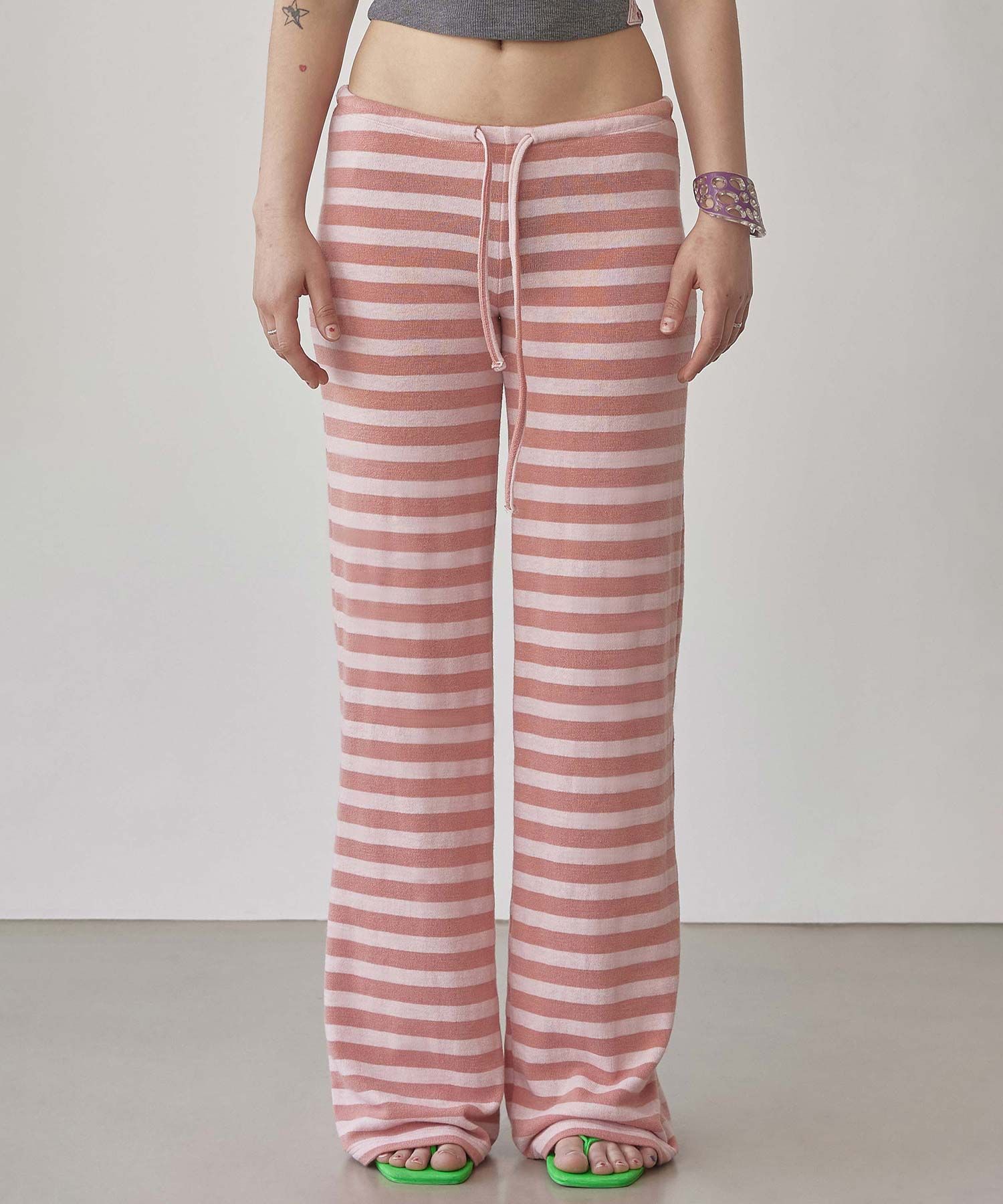 MUSINSA公式 | SCULPTOR Couch Potato Fuzzy Pants Strawberry