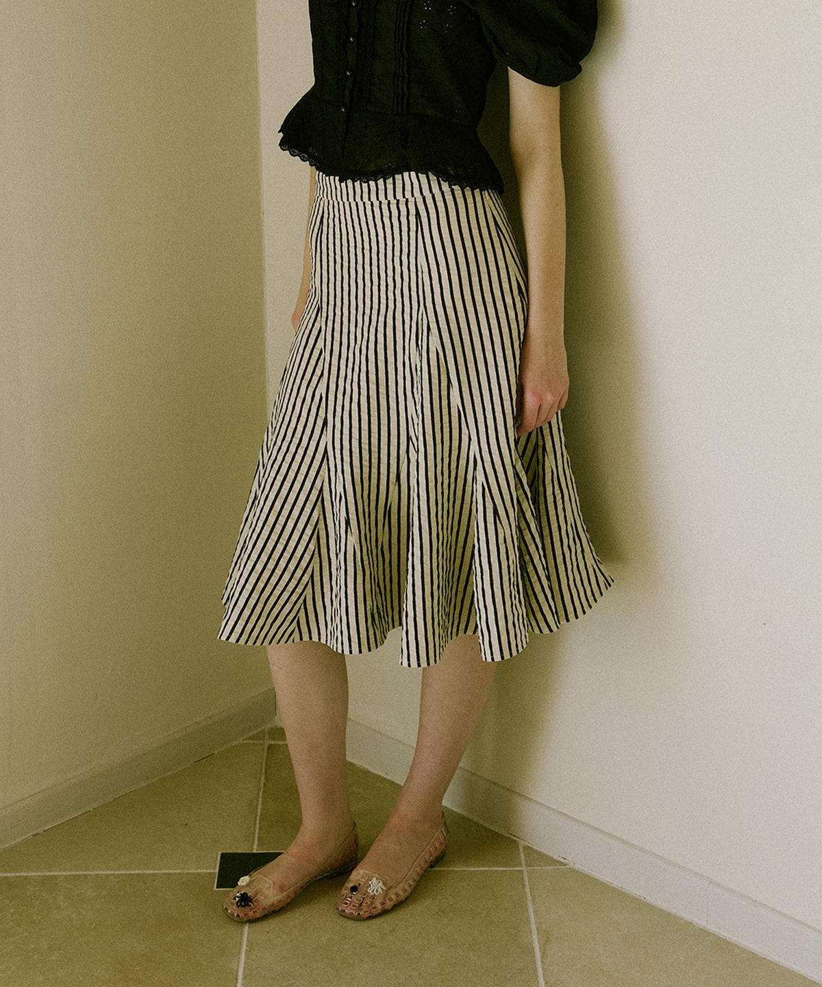 그린버터(GREENBUTTER) Flare Stripe Skirt (Black)