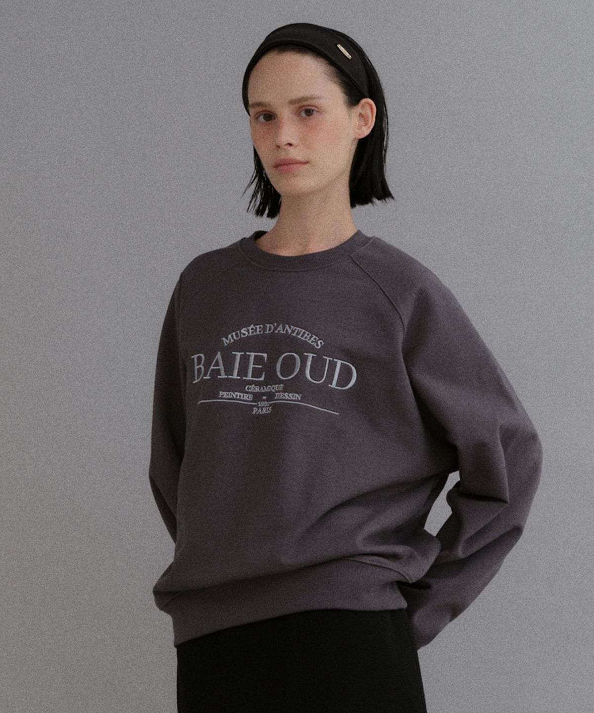 베이오드(BAIE OUD) BAIE OUD Embroidery sweat shirt_charcoal