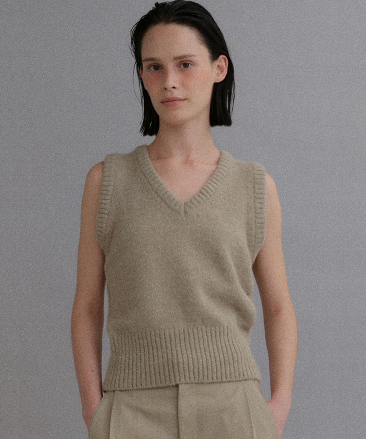베이오드(BAIE OUD) Wool V-neck knit vest_beige