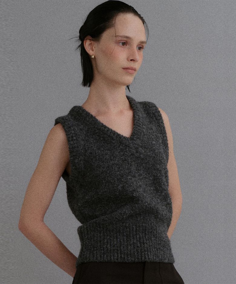 Wool V-neck knit vest_charcoal