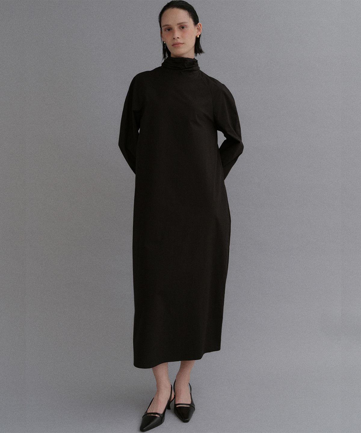 베이오드(BAIE OUD) High-neck shirring tie dress_black