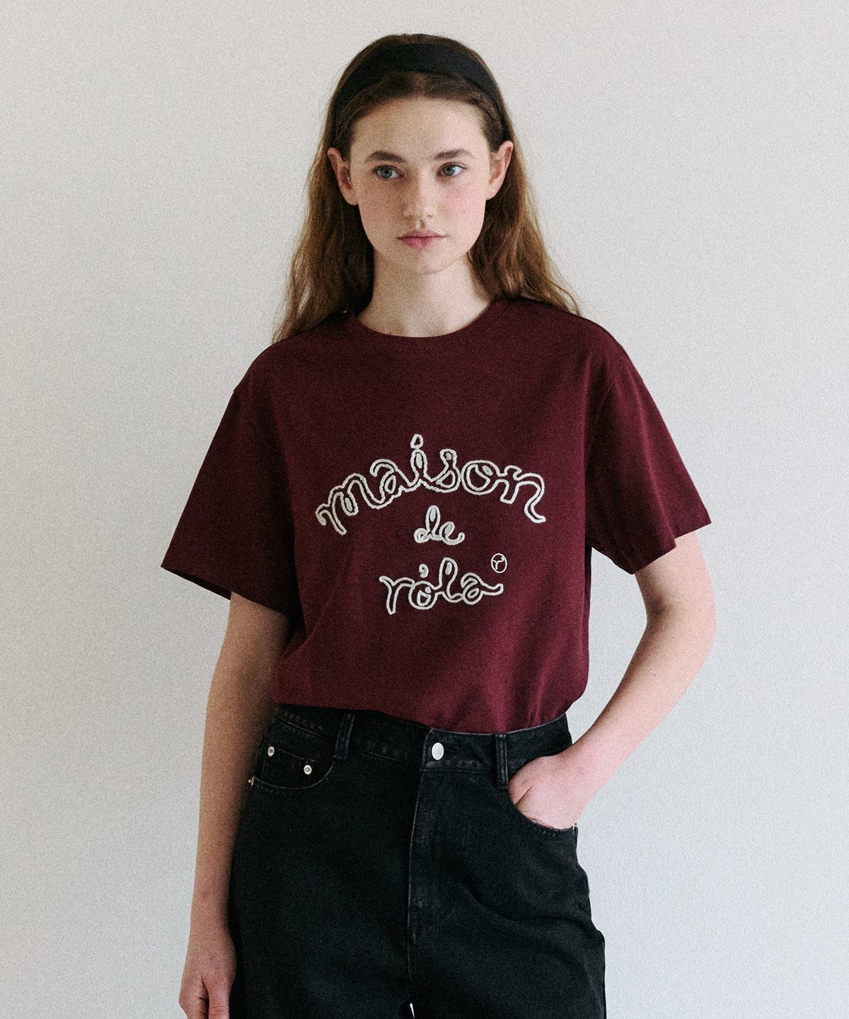 로라로라(ROLAROLA) MAISON DE ROLA OUTLINE T-SHIRT BURGUNDY