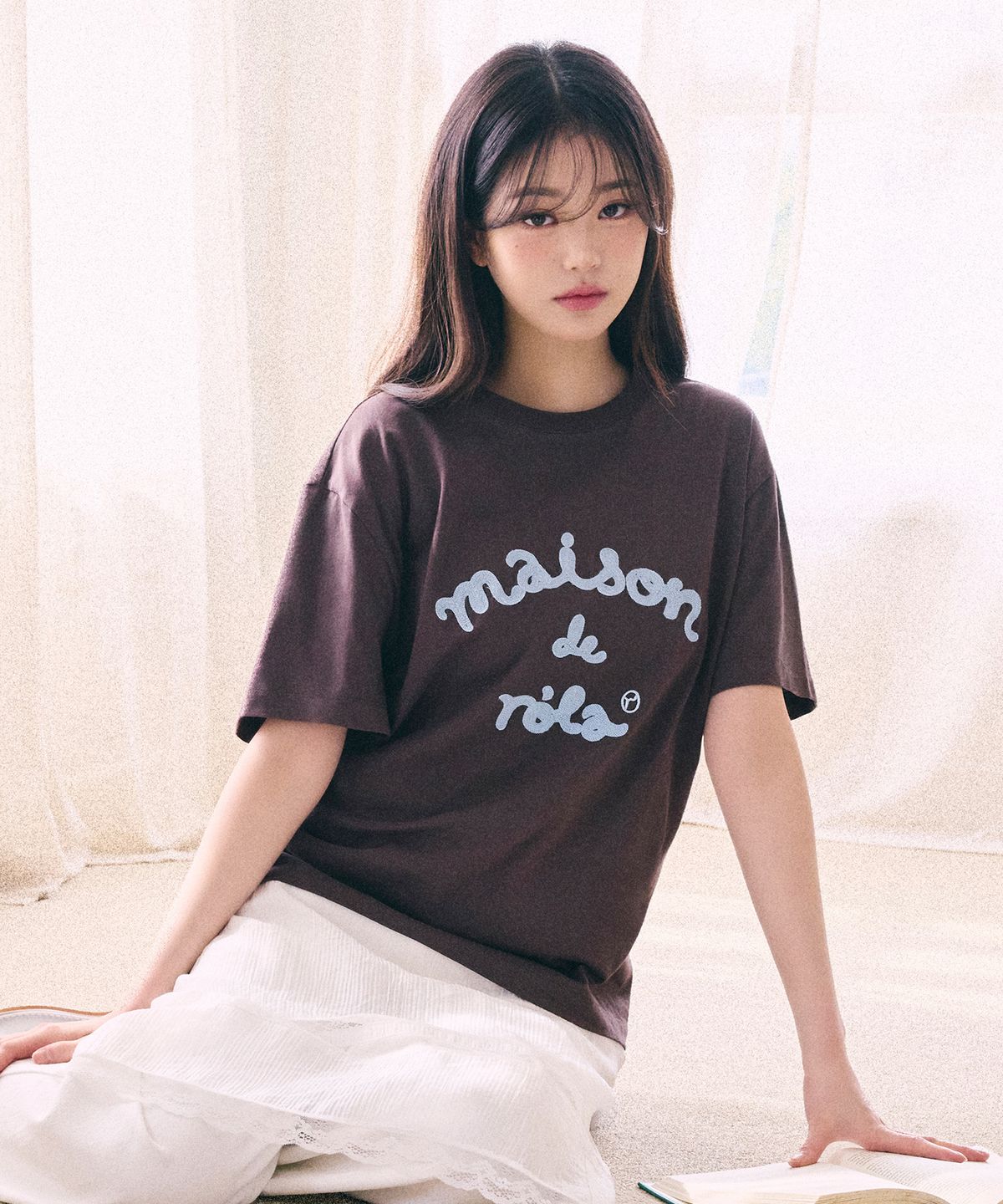 로라로라(ROLAROLA) MAISON DE ROLA EMBROIDERY LOOSE FIT T-SHIRT BROWN
