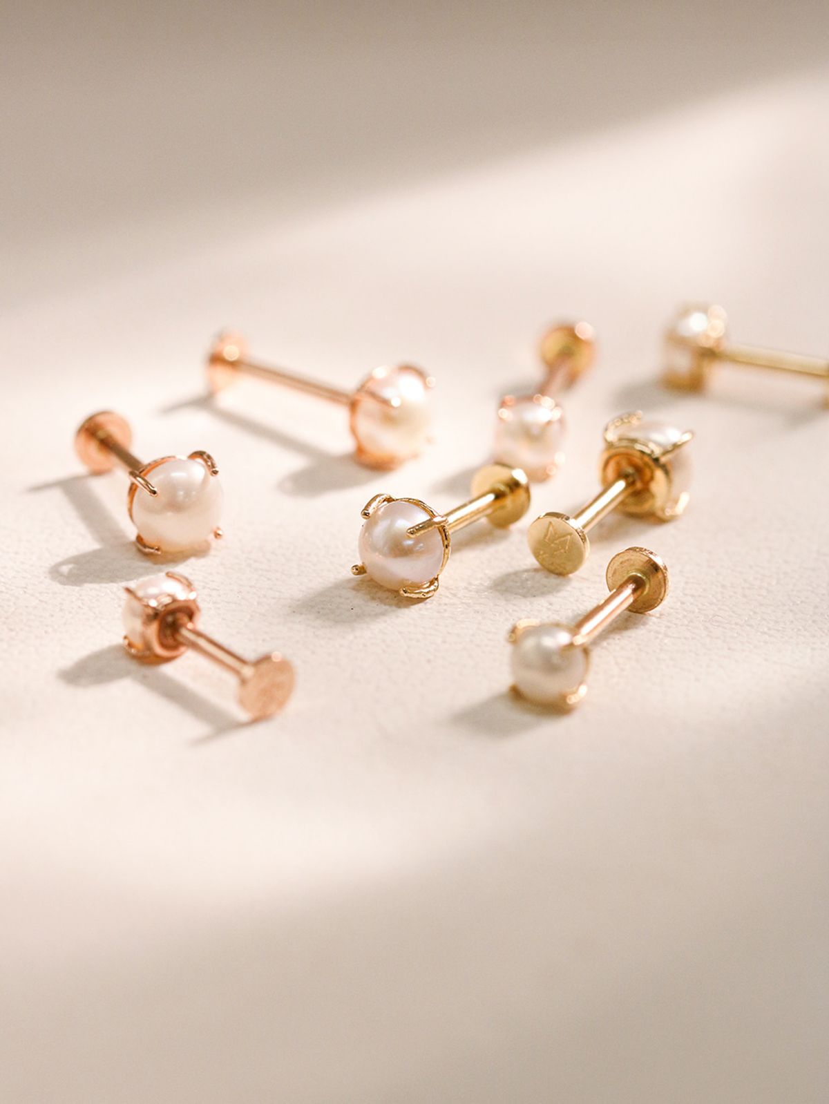 미니멀피어싱(MINIMALPIERCING) 14K 인터널 네발 납작 담수진주 라블렛 피어싱