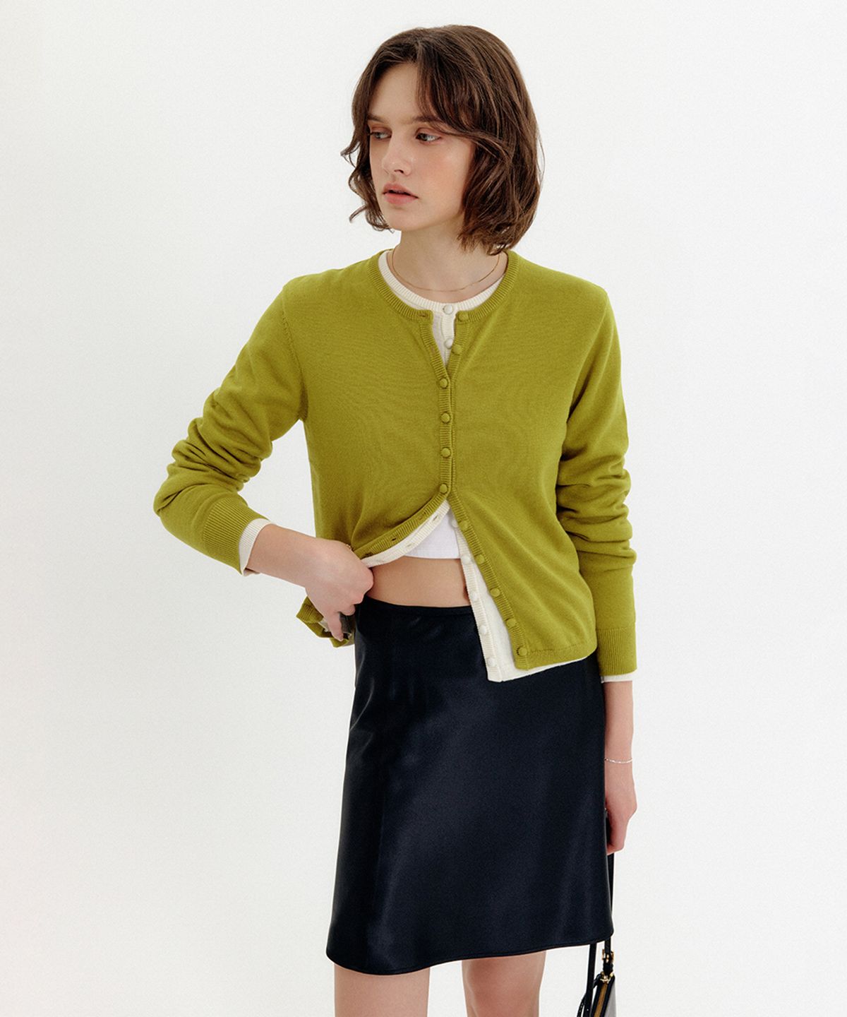 룩캐스트(LOOKAST) 사라 버튼 니트 가디건_올리브 그린 / SARAH BUTTON KNIT CARDIGAN_OLIVE GREEN
