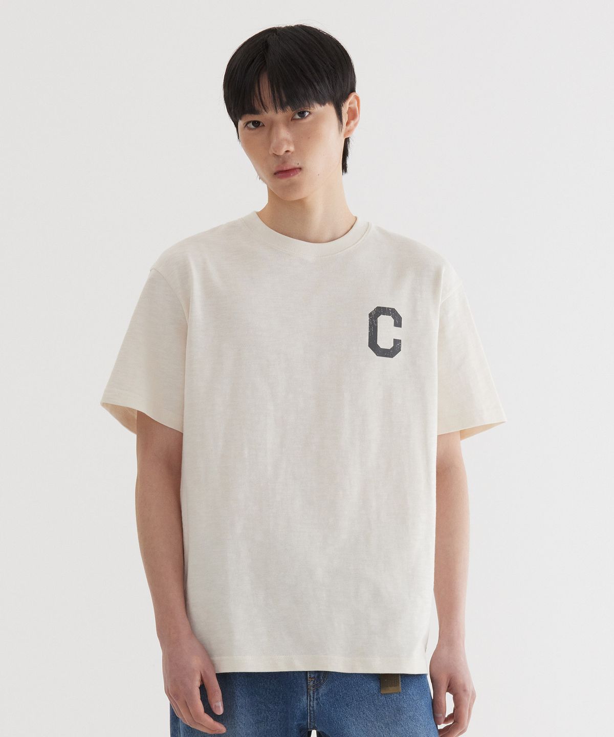커버낫(COVERNAT) 슬럽 크랙 C 로고 티셔츠 Ivory