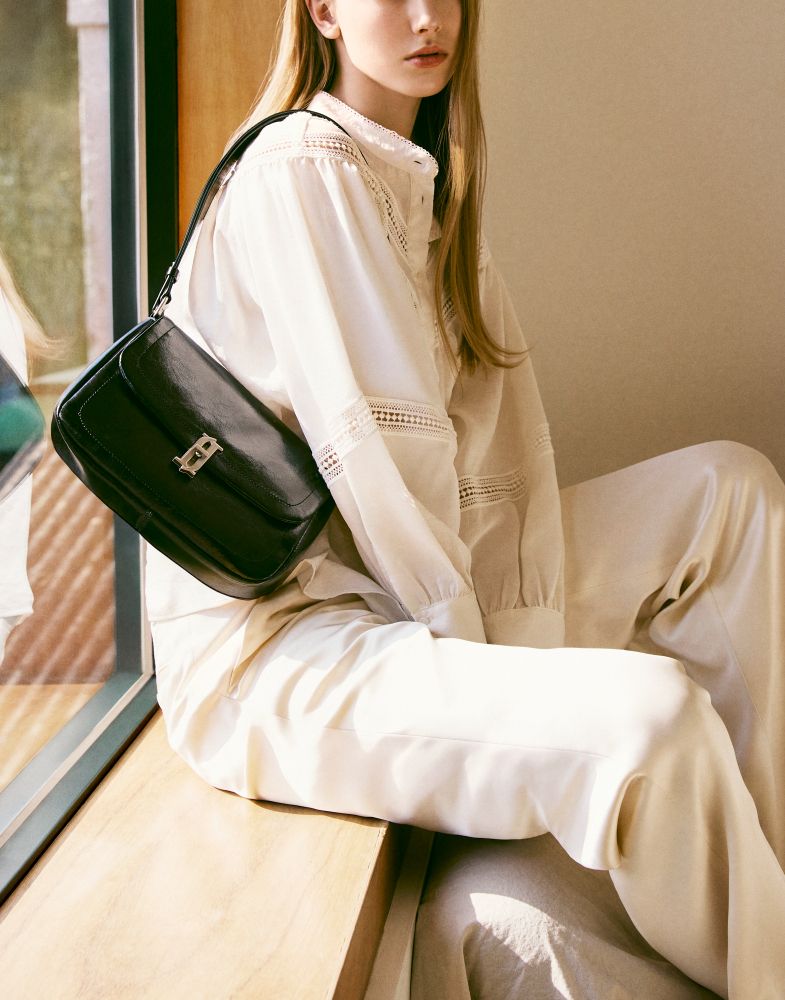 J.ESTINA ■GINO SM クロスバック Black J.ESTINA DELLA SM Shoulder Crossbody Tote Black Leather