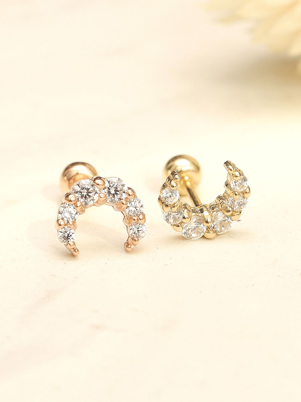 미니멀피어싱(MINIMALPIERCING) 14K 크리스탈 초승달 피어싱 귀걸이