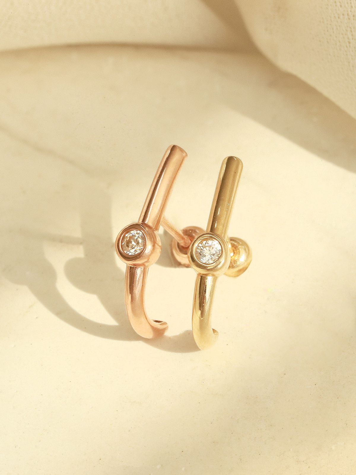 미니멀피어싱(MINIMALPIERCING) 14K 포인트 큐빅 하프 링피어싱 귀걸이