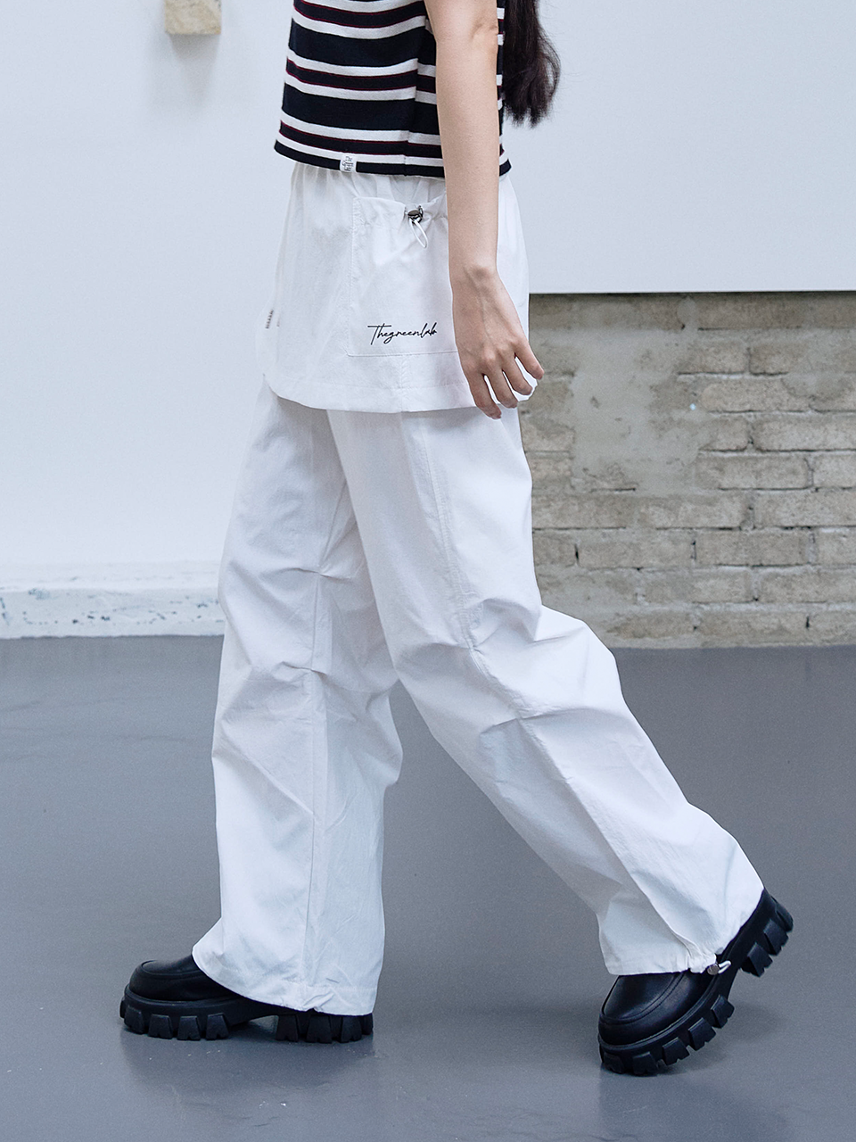 ★MUSINSA STANDARD★ White satin bermuda pants khaki MMEPH31 MUSINSA | MUSINSA STANDARD White Satin Bermuda Pants [Black]