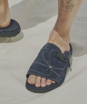 아웃로우 에스닉 콘초 슬라이드 R25M701 (네이비 스웨이드)