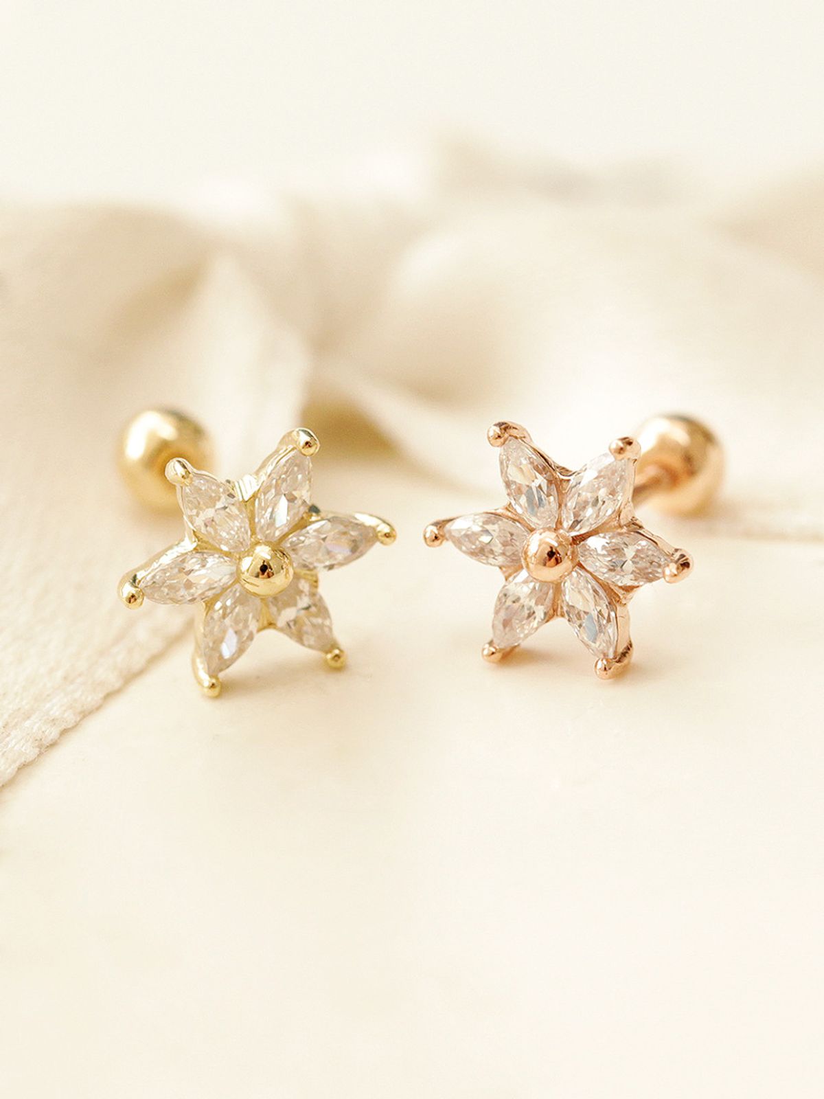 미니멀피어싱(MINIMALPIERCING) 14K 스노우 플라워 피어싱 귀걸이