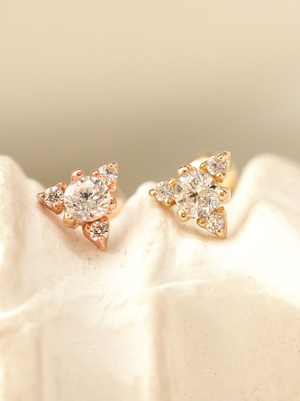 미니멀피어싱(MINIMALPIERCING) 14K 미니 포인트 삼각 큐빅 피어싱 귀걸이