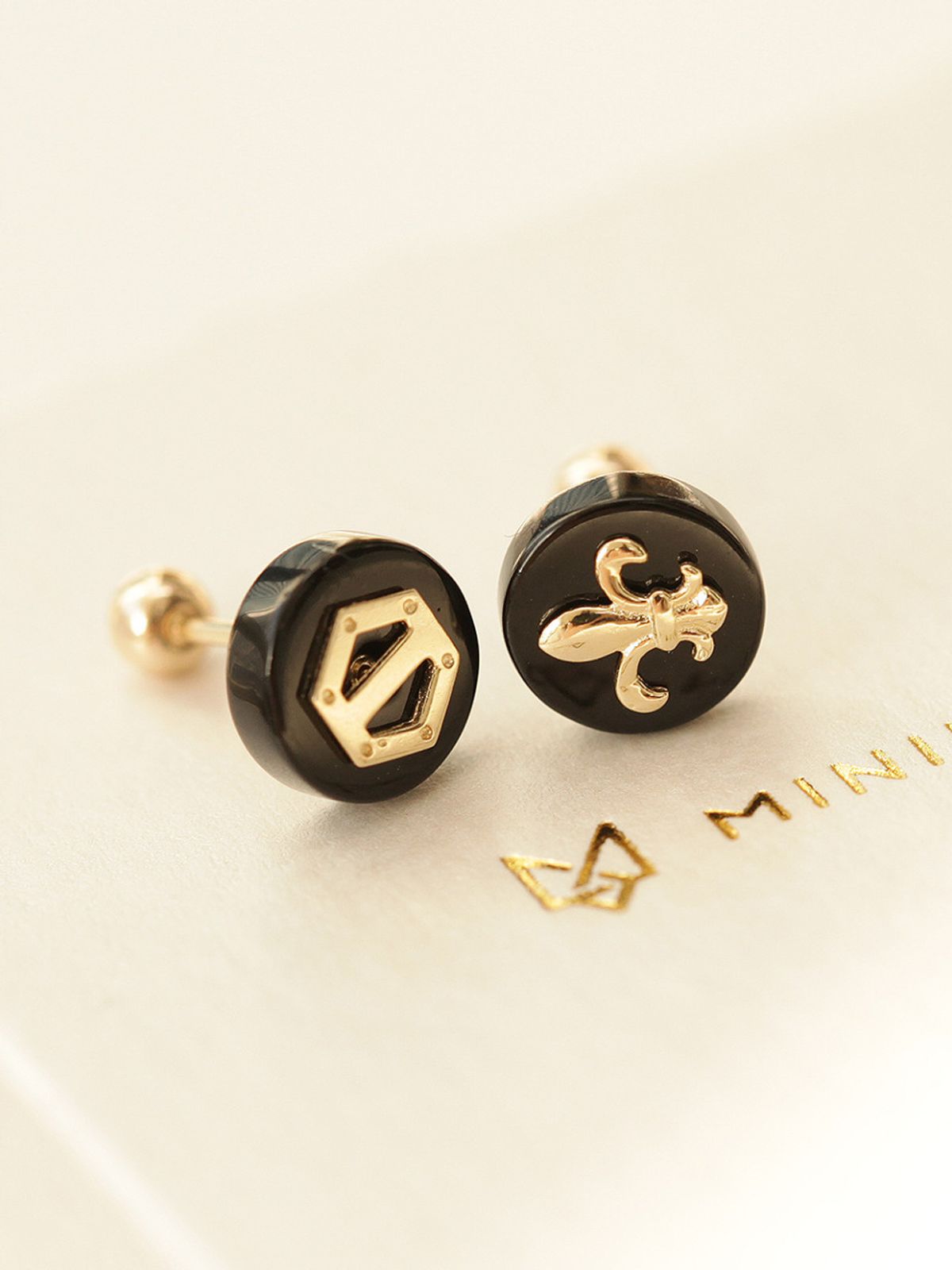 미니멀피어싱(MINIMALPIERCING) 14K 블랙 오닉스 골드 맨 피어싱 귀걸이