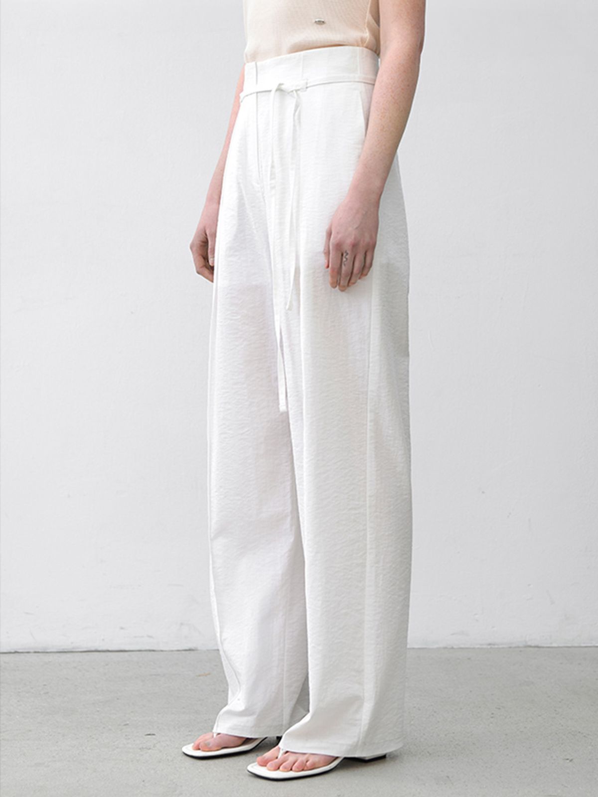 아틀리에 나인(ATELIER NAIN) ESSENTIAL PINTUCK STRAP PANTS(PT-5660)