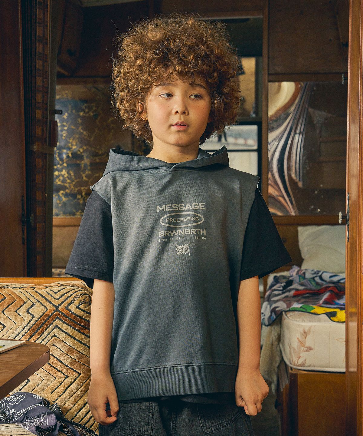 브라운브레스 키즈(BROWNBREATH KIDS) KIDS TWO TONE SLEEVELESS HOOD - DARK GREY