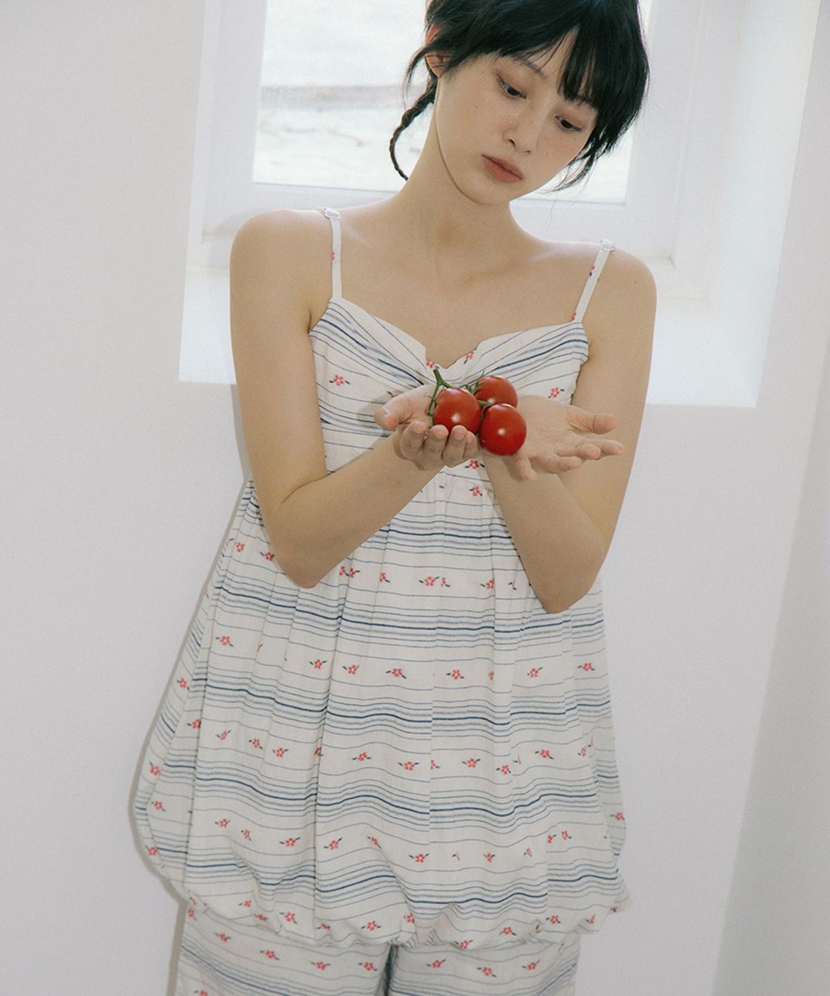 리올그(REORG) WOI CAMELLIA BALLOON SLEEVELESS NAVY PINK