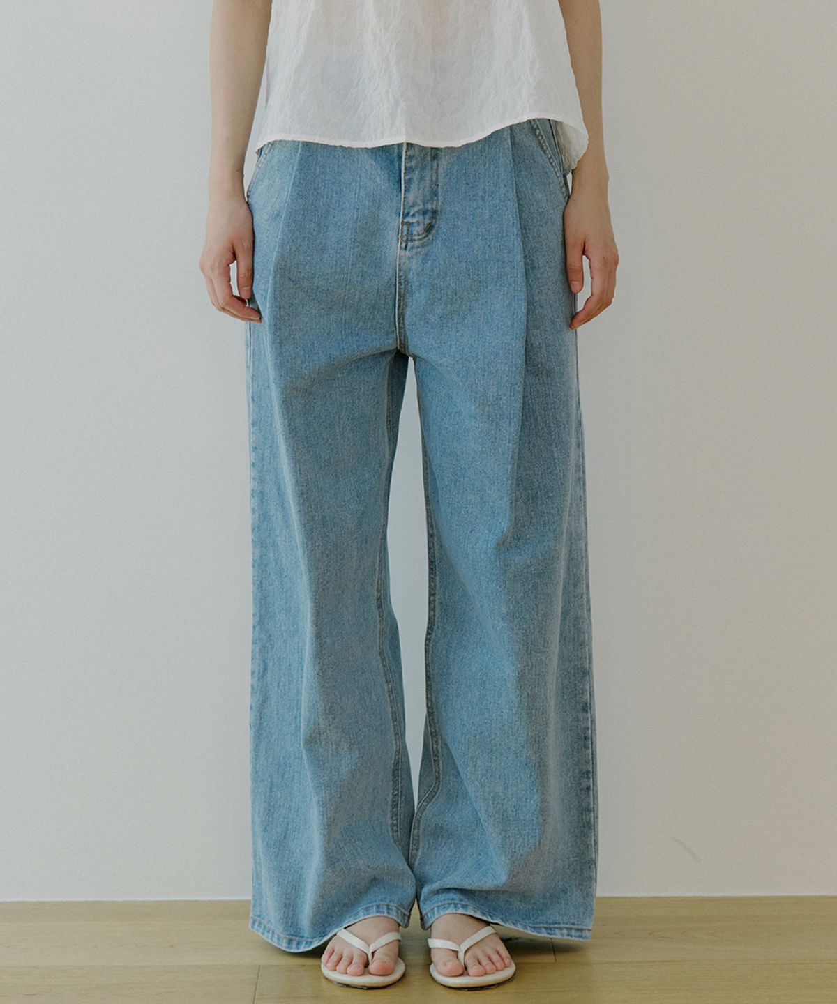 리올그(REORG) WOI ONE TUCK WIDE DENIM LIGHT BLUE