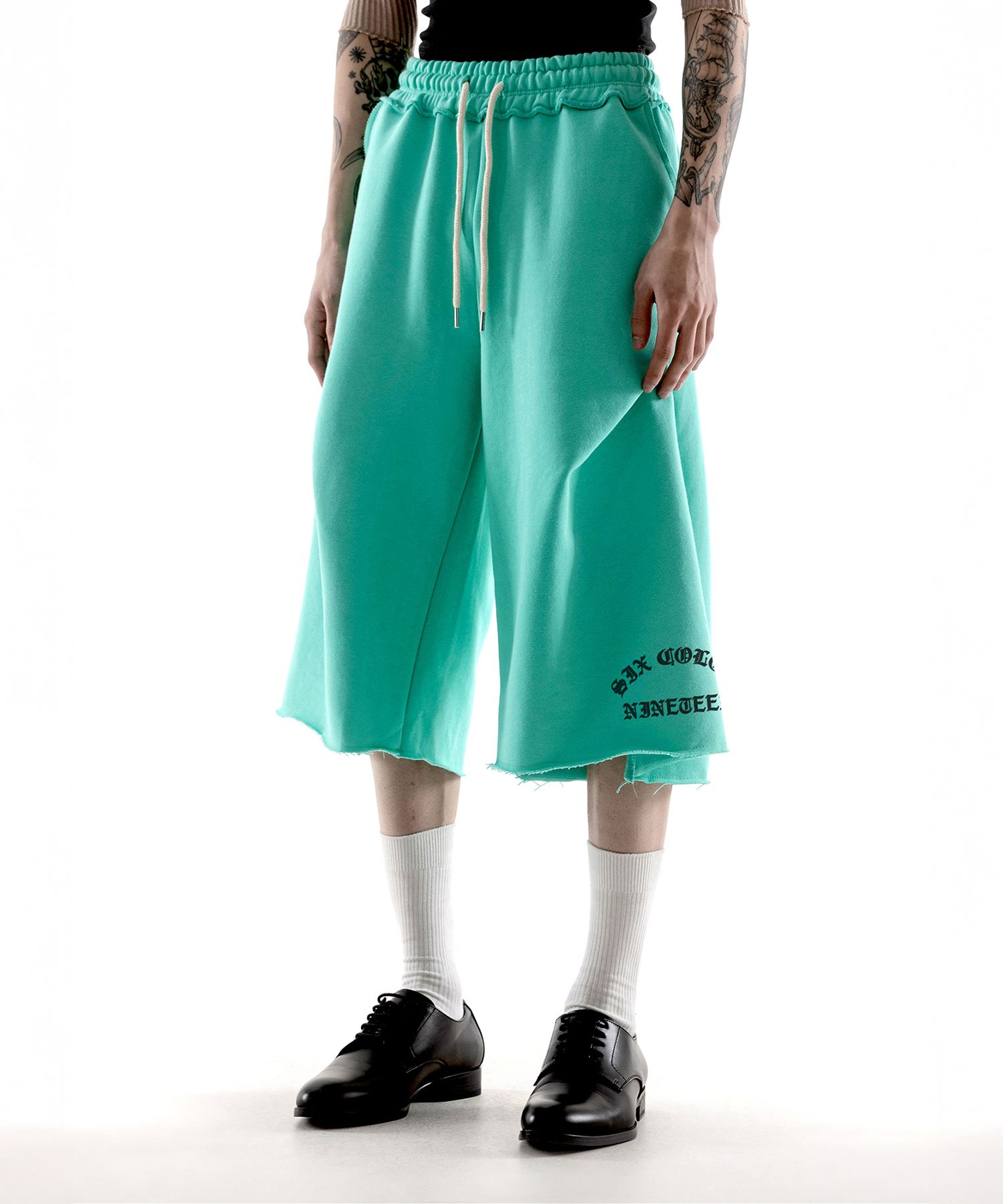 ★MUSINSA STANDARD★ White satin bermuda pants dark grey MME MUSINSA | MUSINSA STANDARD White Satin Bermuda Pants [Black]