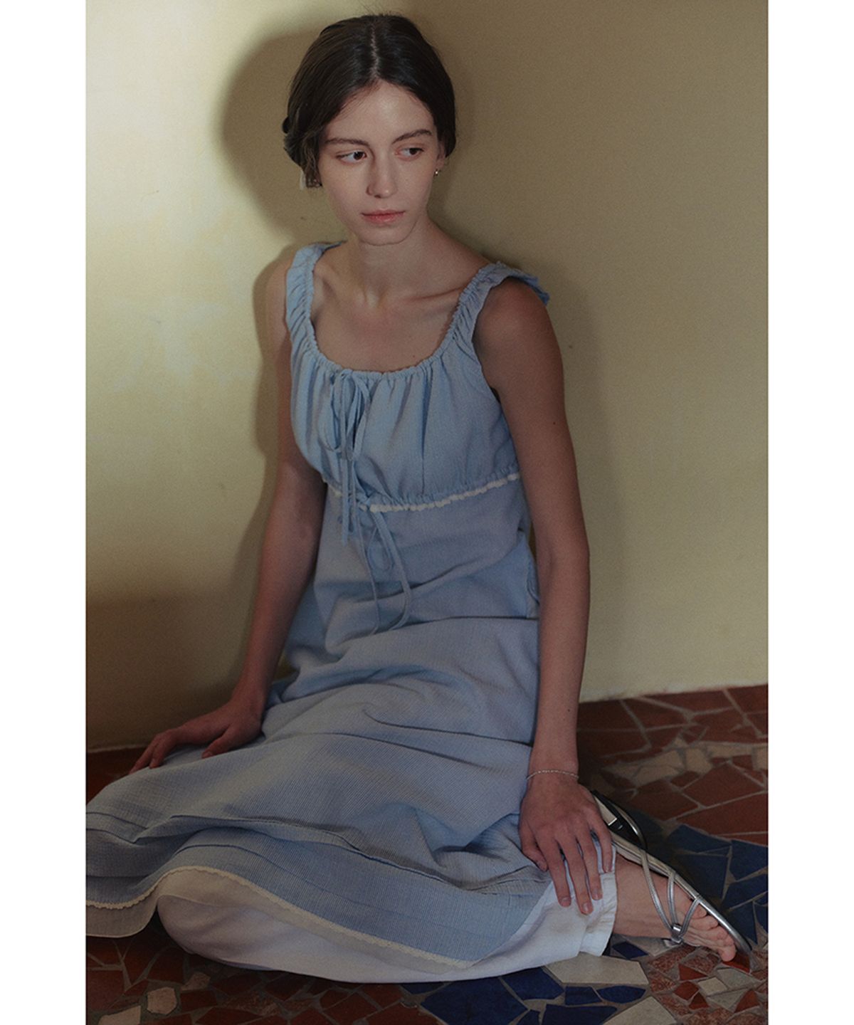 던스트(DUNST) SHIRRING RIBBONED SLEEVELESS DRESS_UDDR5B221_SOFT BLUE