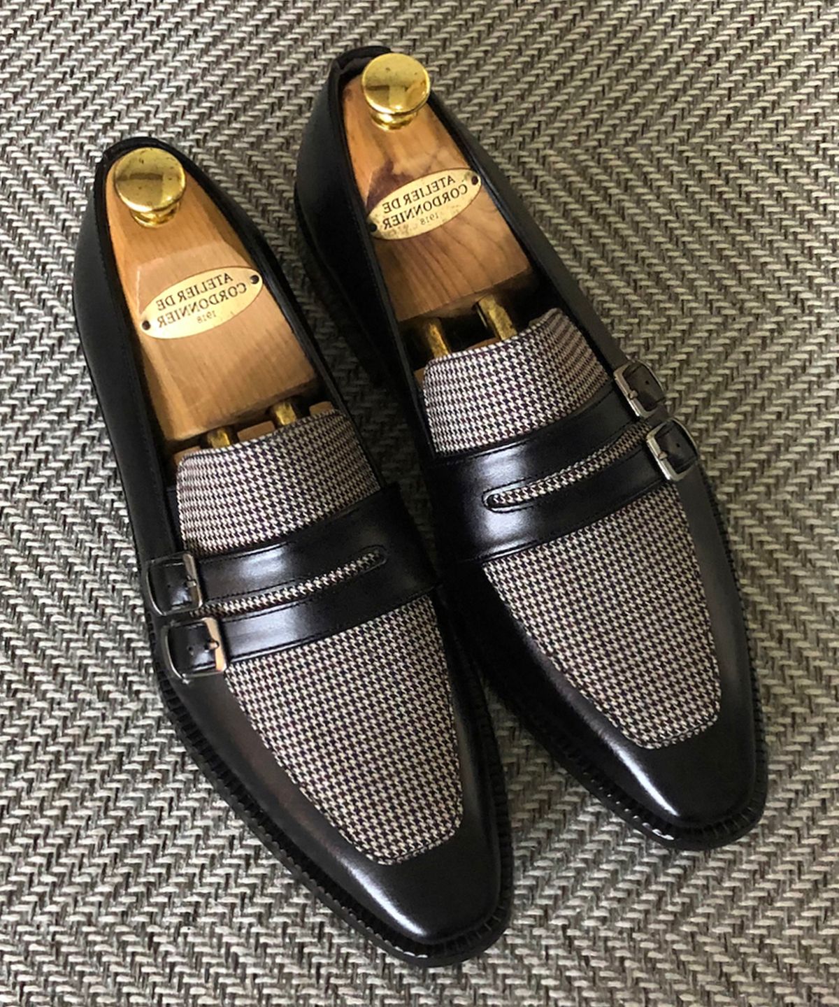 조앤슈(JOENSHOE) 스트링 모던체크 몽크스트랩 블랙
