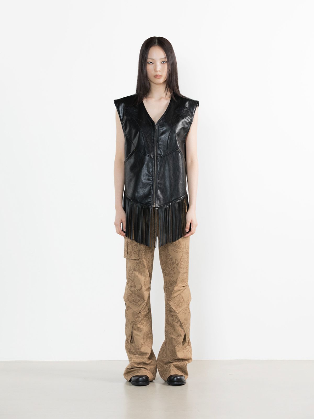 웻태그(WET TAG) EMBROIDERED FAUX LEATHER FRINGE VEST