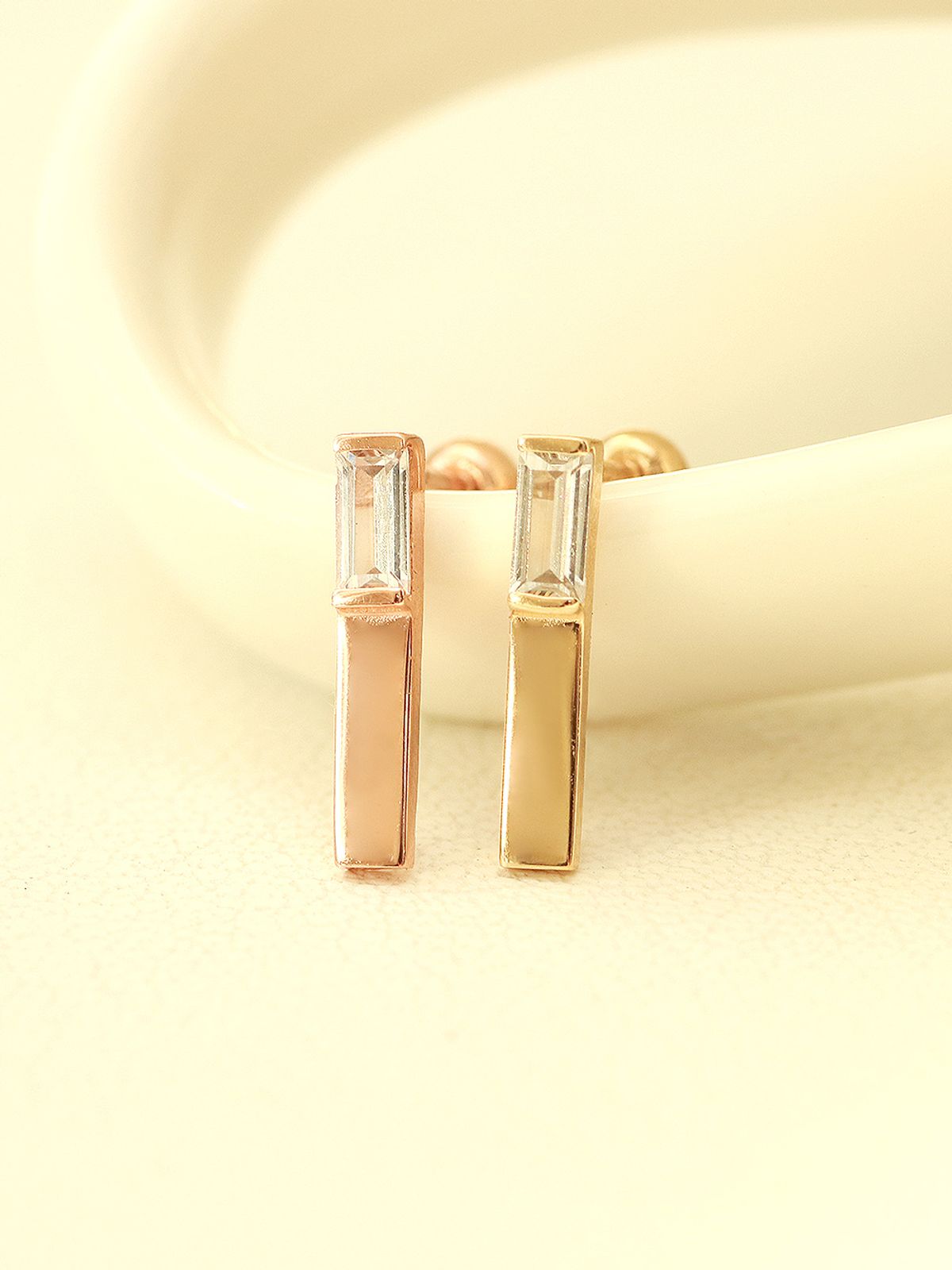 미니멀피어싱(MINIMALPIERCING) 14K 테파 큐빅 롱스틱 피어싱 귀걸이