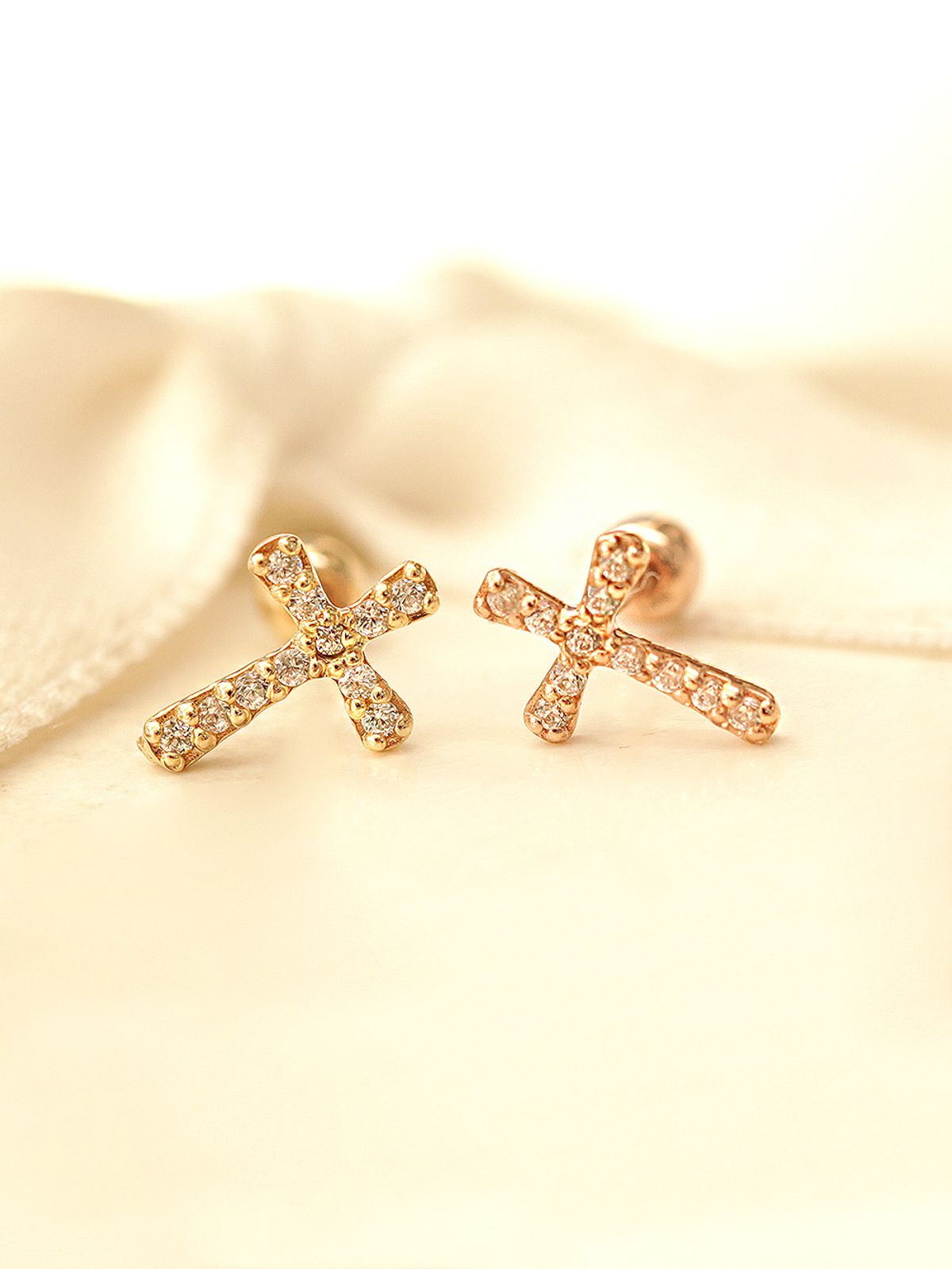 미니멀피어싱(MINIMALPIERCING) 14K 모던 큐빅 십자가 피어싱 귀걸이