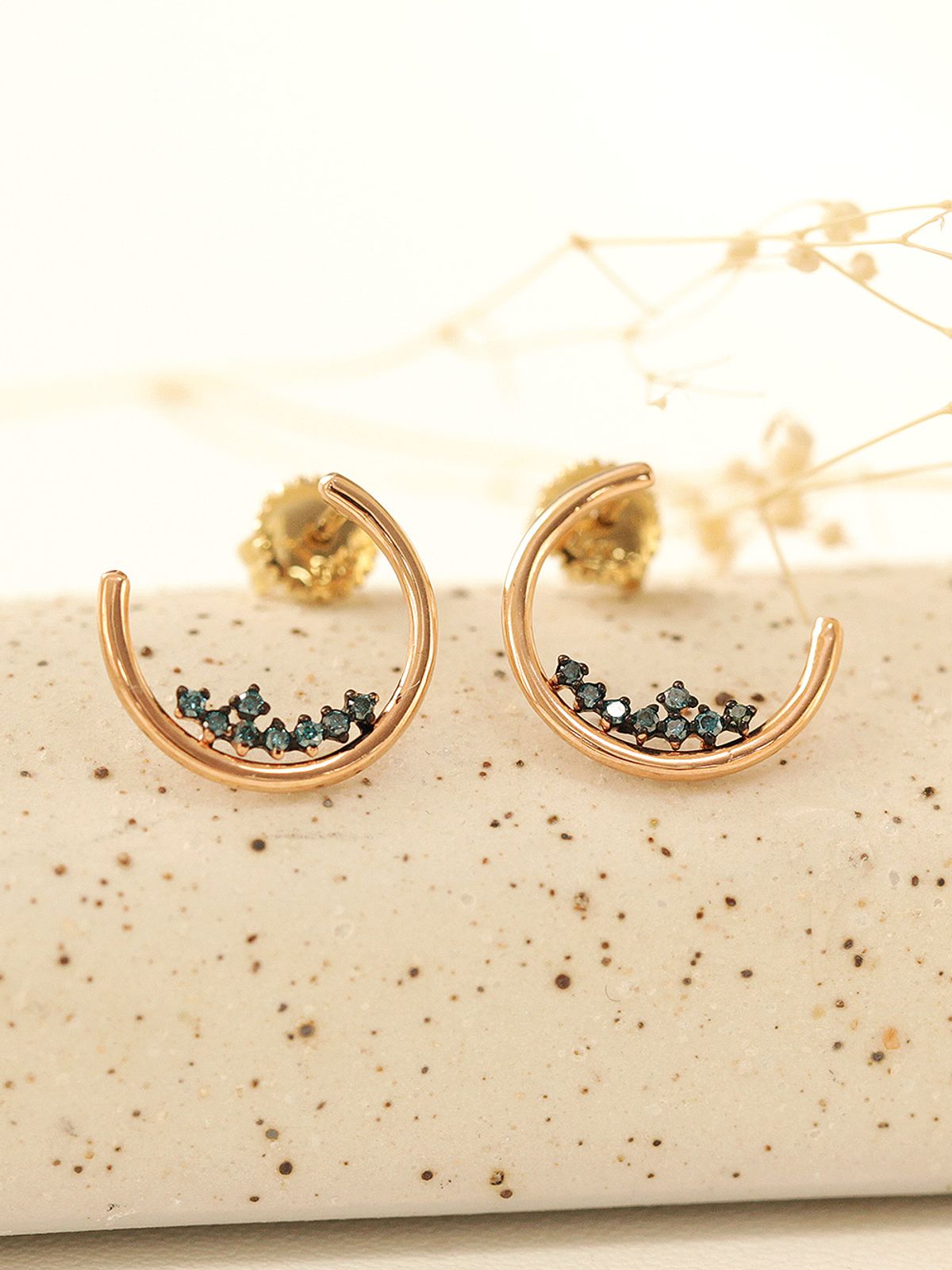 미니멀피어싱(MINIMALPIERCING) 14K 18K 블루다이아 반달 귀걸이