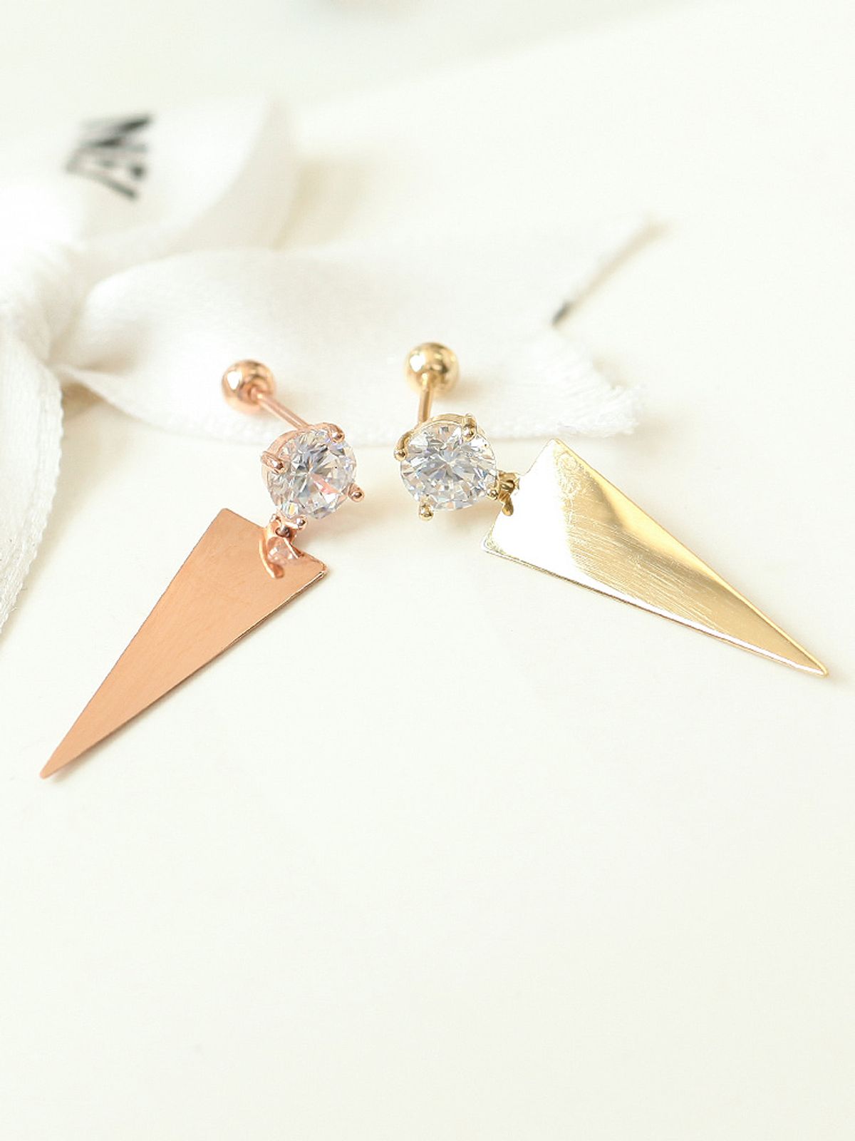 미니멀피어싱(MINIMALPIERCING) 14K 삼각 큐빅 드롭 피어싱 귀걸이