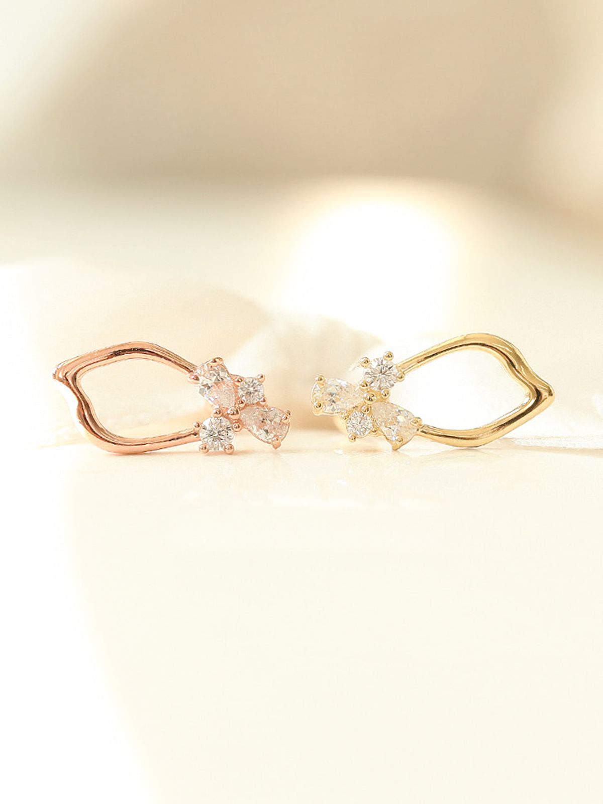 미니멀피어싱(MINIMALPIERCING) 14K 꽃잎 드롭 피어싱 귀걸이