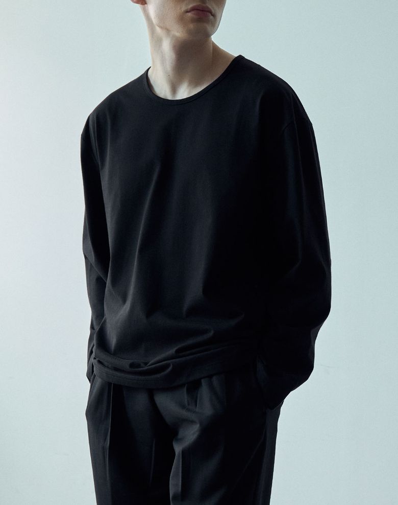 스쿱넥 롱슬리브 티셔츠 [블랙]