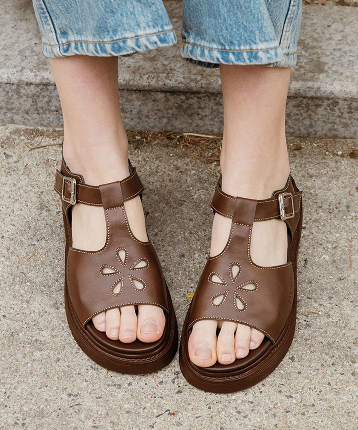 마크모크(MAC MOC) Maze 메이즈 플라워 T 스트랩 캐주얼 샌들_2color 5cm