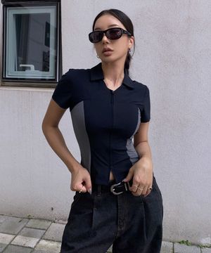 W Overlap Cropped Half Shirt - Black