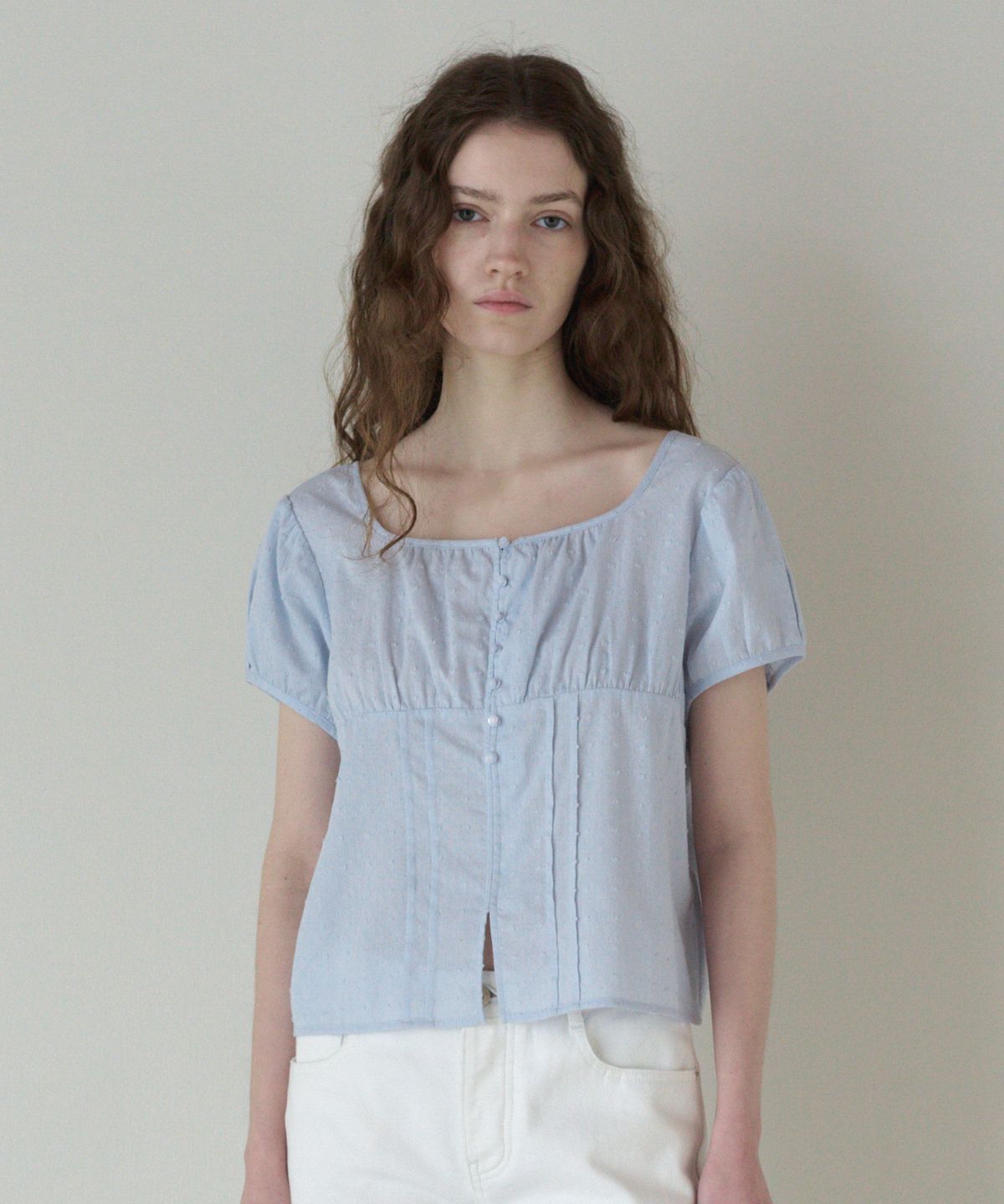 튜드먼트(TTUDEMENT) POLKA DOT PUFF SLEEVE BLOUSE LIGHT BLUE