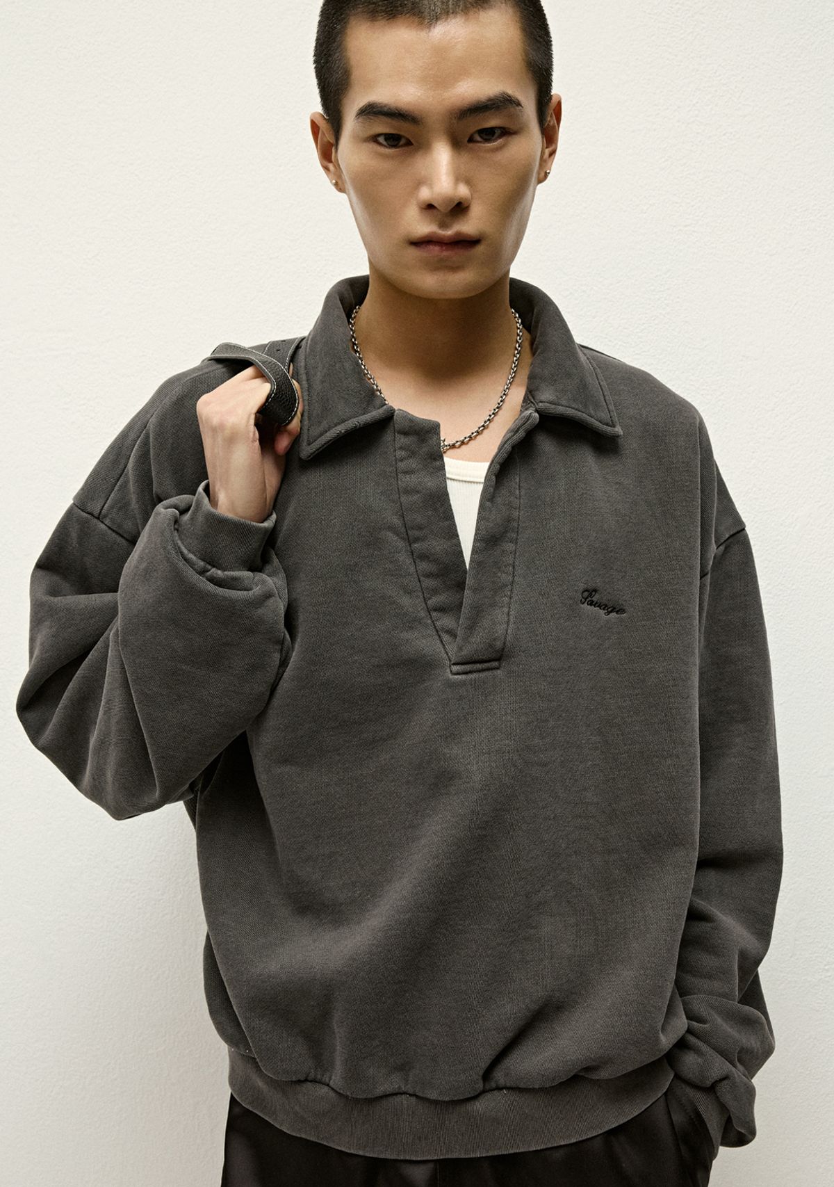 세비지(SAVAGE) Collar Sweatshirt - Pigment Black