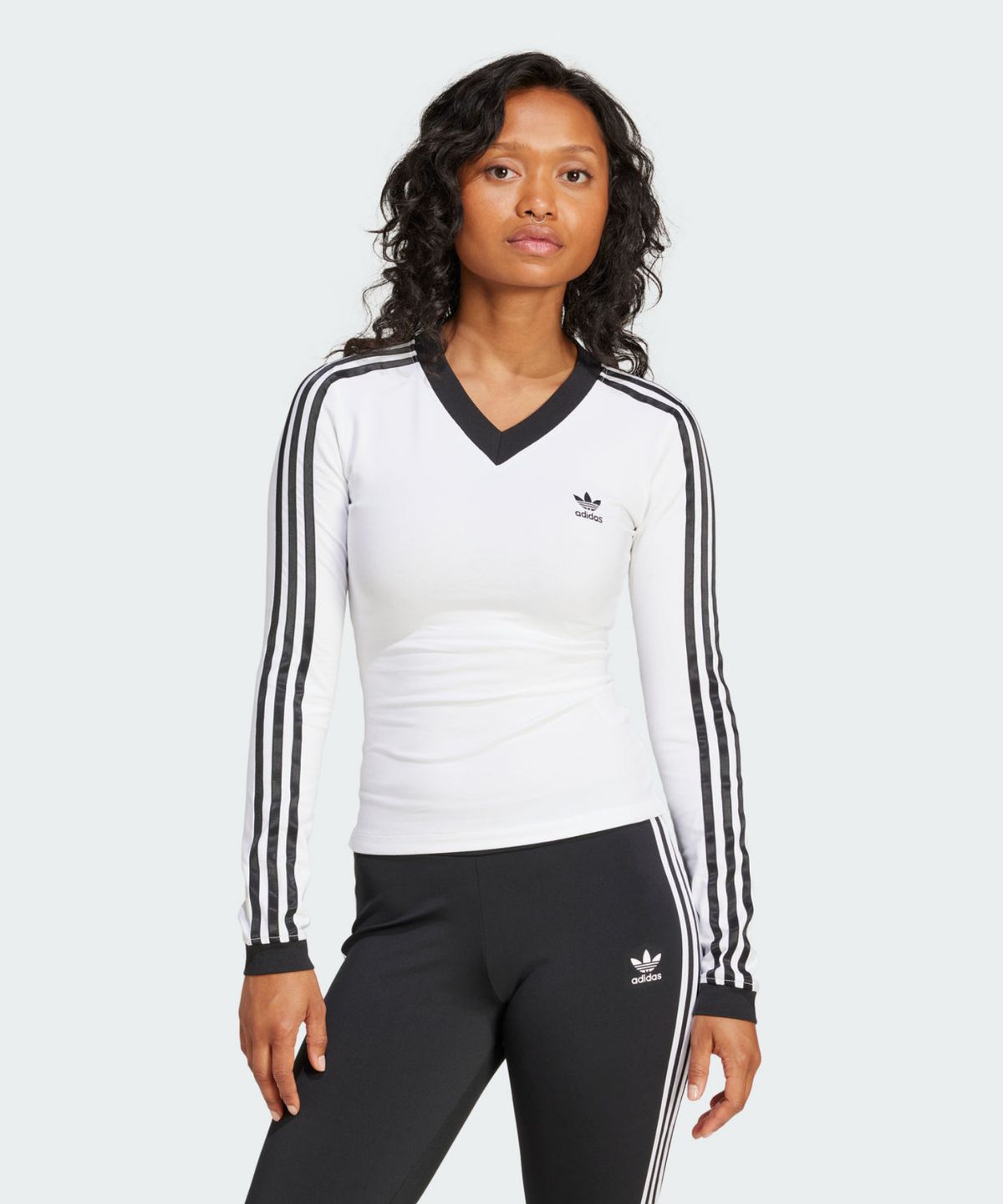아디다스(ADIDAS) 브이넥 긴팔 셔츠 - 화이트 / JC8154