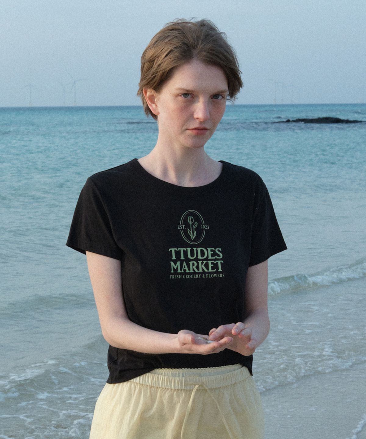 튜드먼트(TTUDEMENT) TTUDEMENT MARKET TEE BLACK
