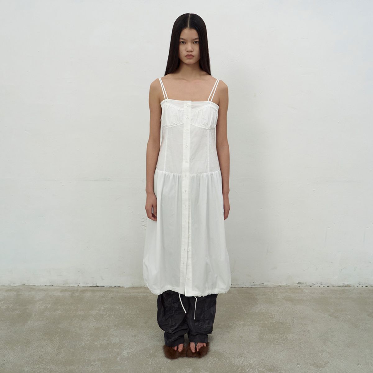 엘씨디씨티엠(LCDC™) BRALETTE-DETAIL SLEEVELESS DRESS (WHITE)