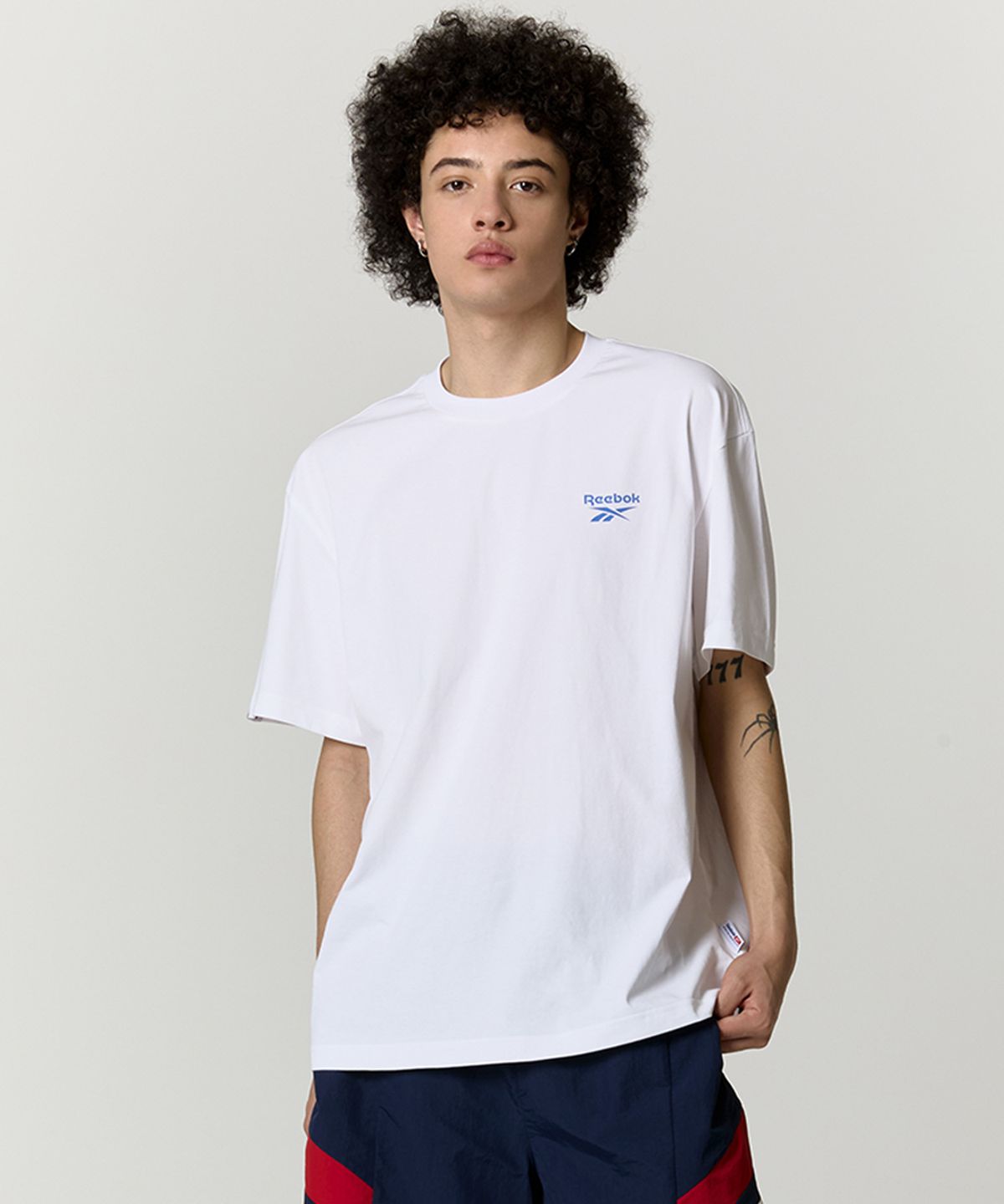 리복(REEBOK) 아이스코튼 그래픽 티셔츠 - 화이트