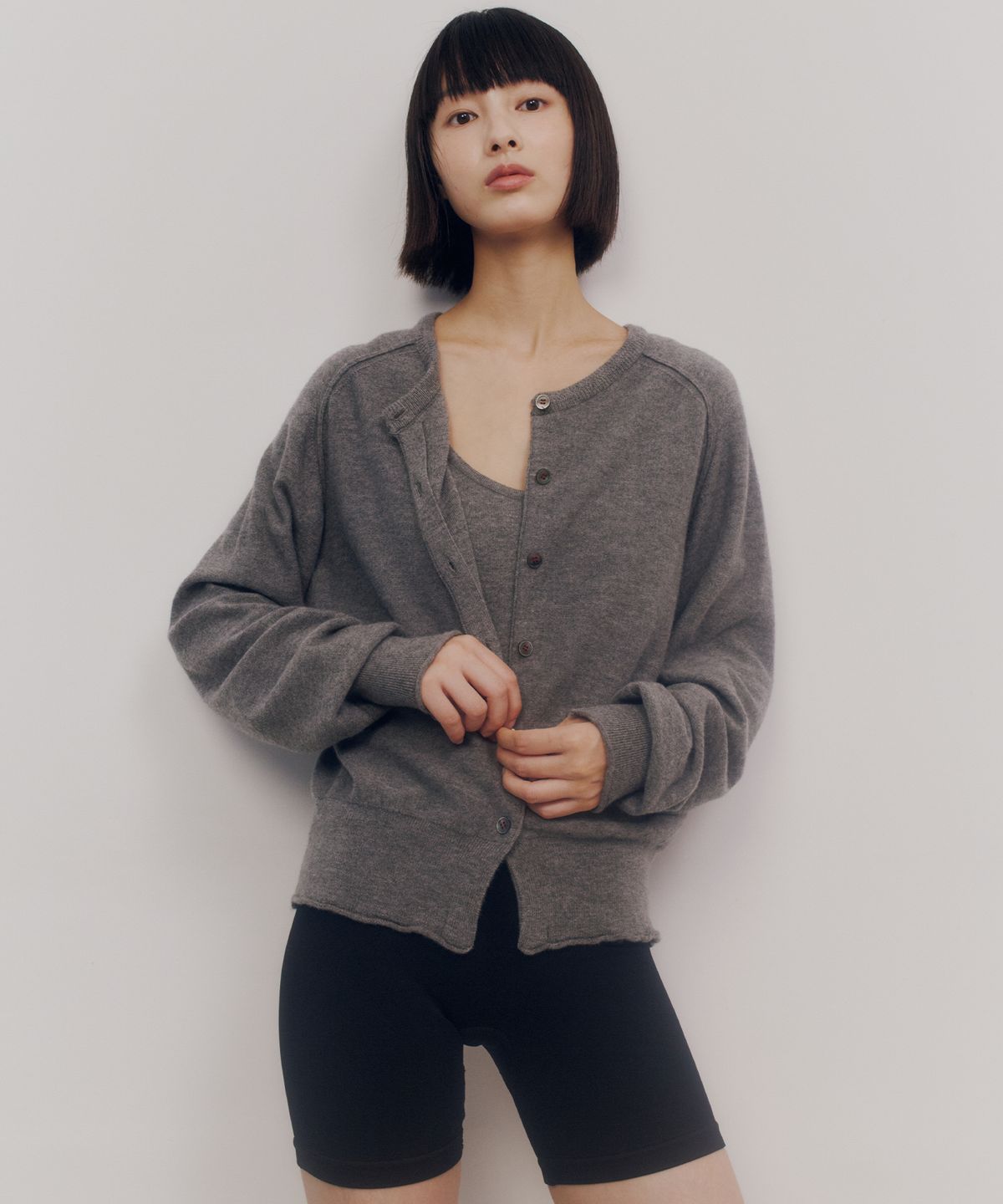 매기(MAGGIE) 에센셜 울 가디건 (그레이)