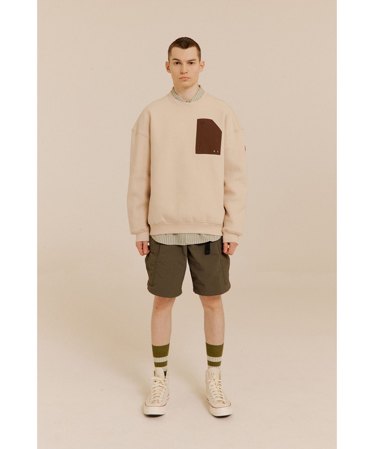 아부가르시아(ABU GARCIA) 부클 자수 맨투맨 LIGHT BEIGE