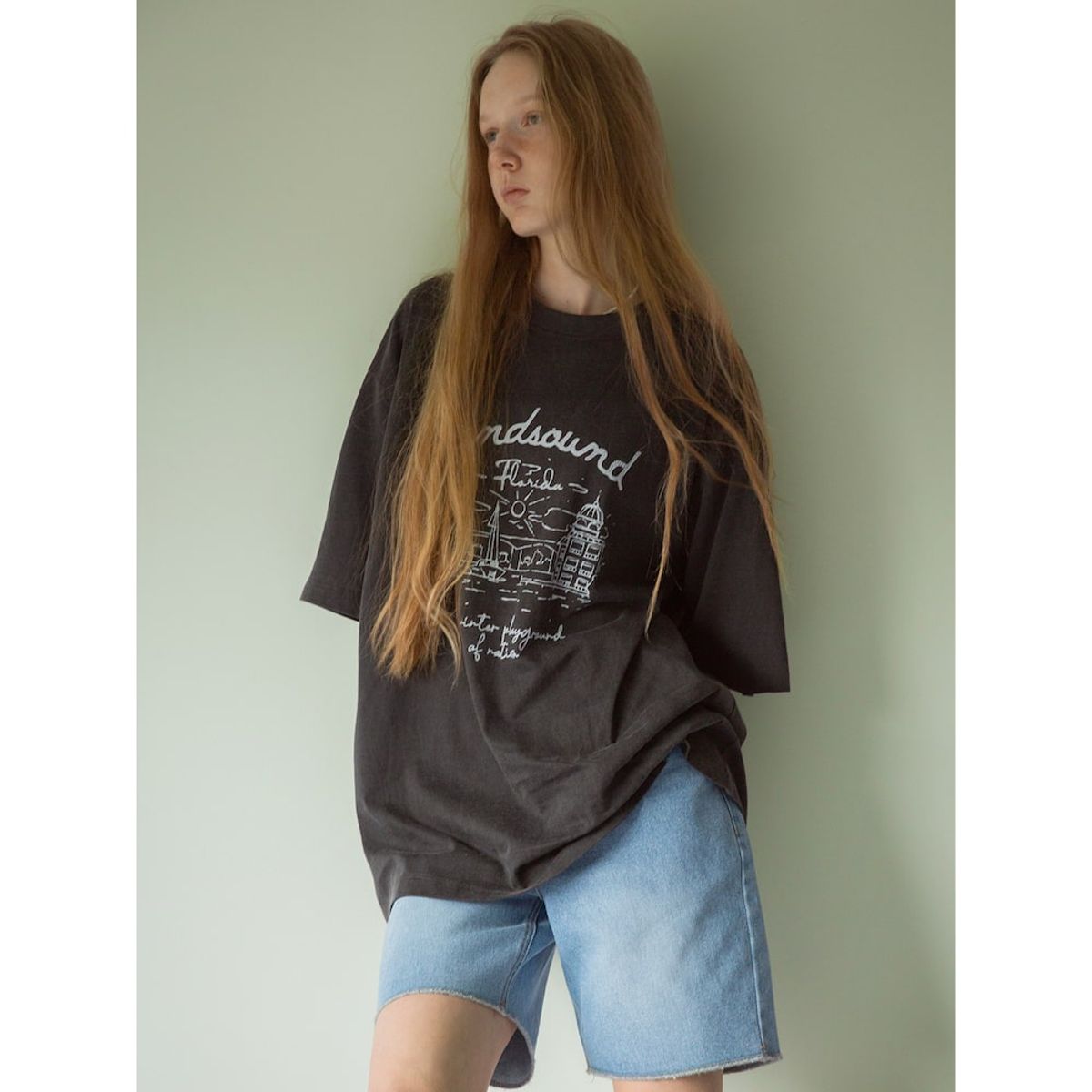 샌드 사운드(SAND SOUND) (UNISEX) 핸드드로잉 그래픽 오버핏 반팔 티셔츠  차콜