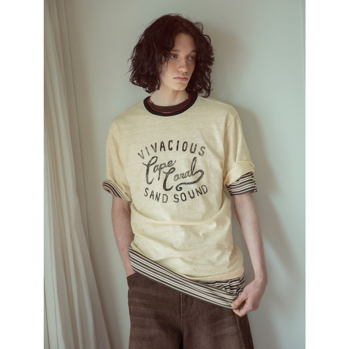 샌드 사운드(SAND SOUND) (UNISEX) 드로잉 그래픽 오버핏 반팔 링거 티셔츠  아이보리