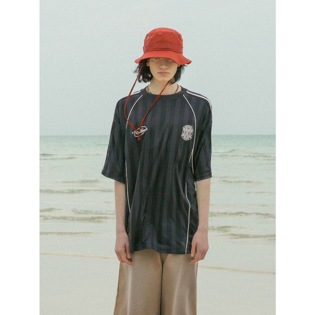 샌드 사운드(SAND SOUND) (UNISEX) 사커 져지 반팔 티셔츠  차콜