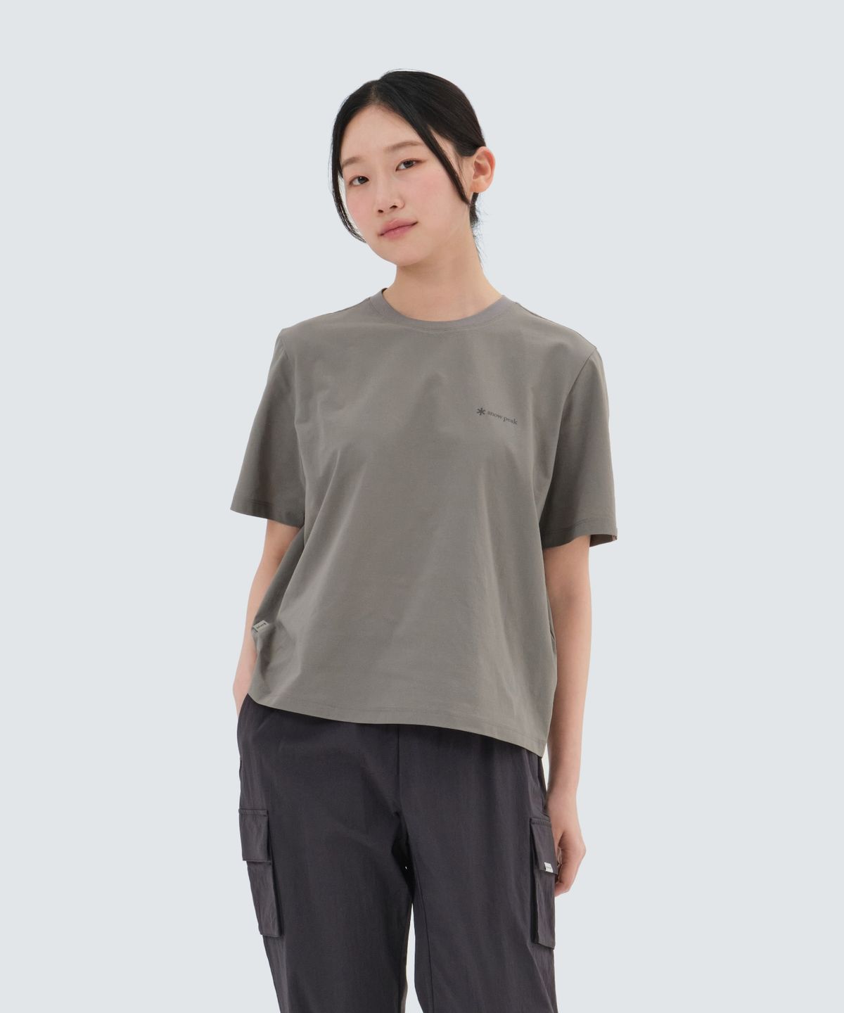 스노우피크 어패럴(SNOWPEAK APPAREL) 에어 퀵드라이 여성 세미크롭 반팔 티셔츠 (S25MWTTS15) Dark Gray