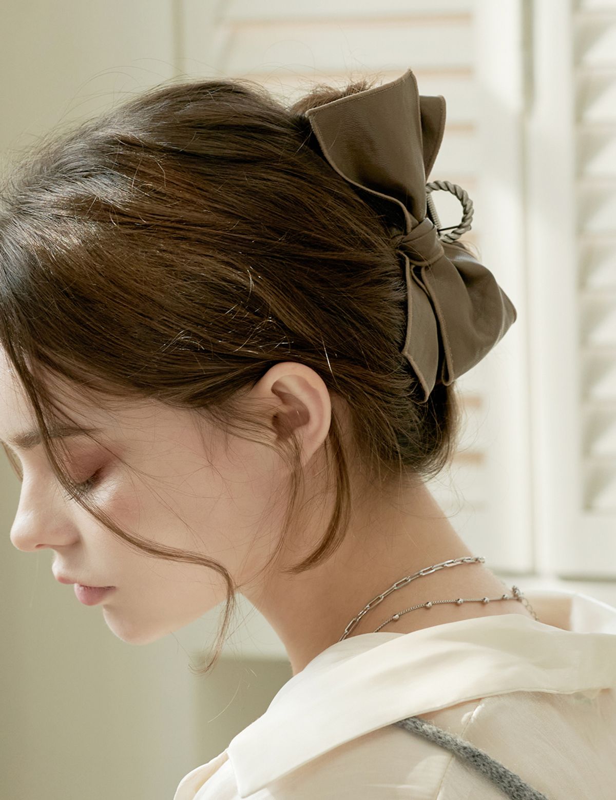 베스티(BESTY) 끌레망스 레더 리본 헤어클립 (Clemence leather Ribbon Hairclip)