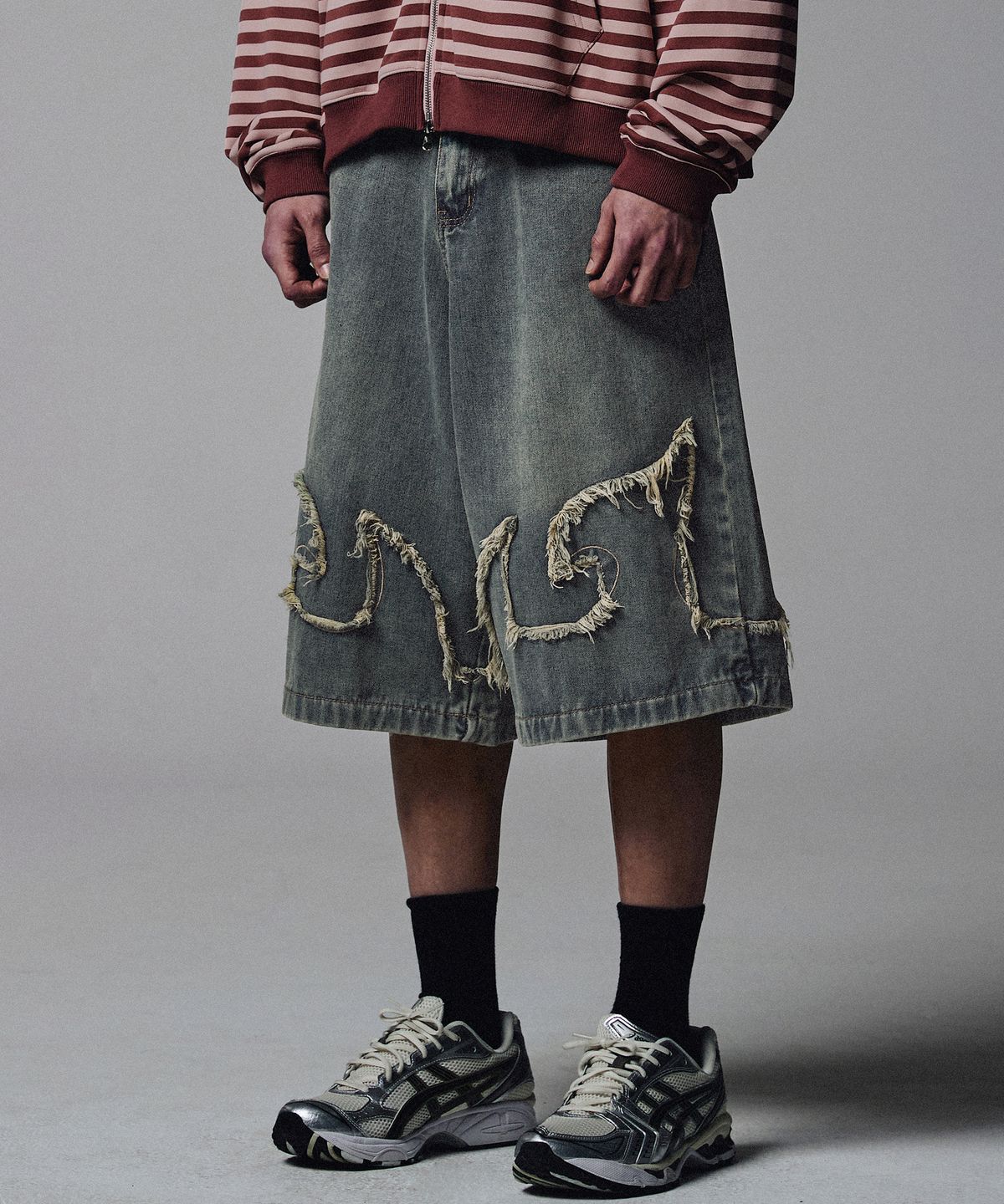 낫포너드(NOT4NERD) Flame Applique Bermuda Denim Shorts - Deep Blue
